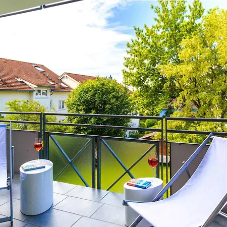 Black&white Mit Sonnenbalkon Und Parkplatz * Friedrichshafen