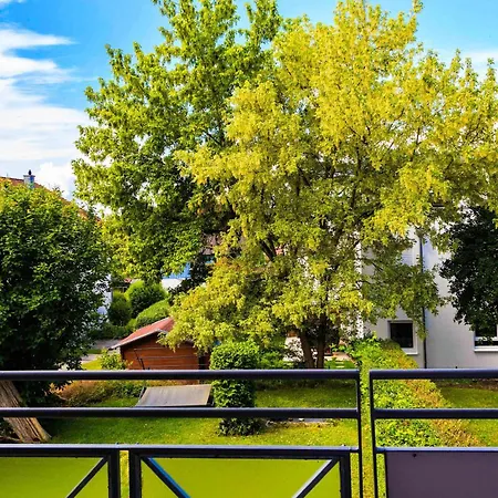 Apartment Black&white Mit Sonnenbalkon Und Parkplatz Friedrichshafen
